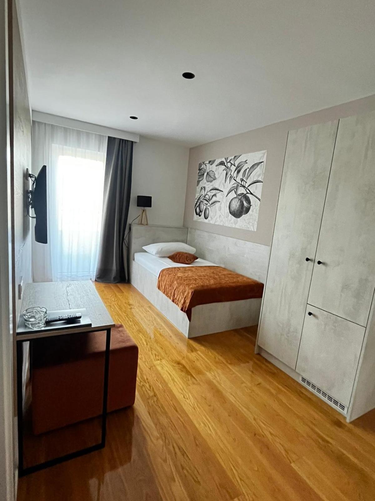 Memori Bed&Breakfast Rab Town Exterior photo